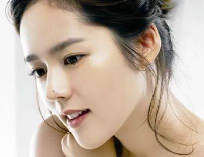 网红小翘鼻,揭秘她的魅力之源