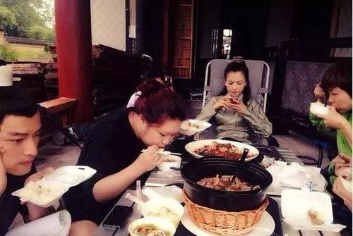 明星在片场吃什么,明星们的幕后饮食日常