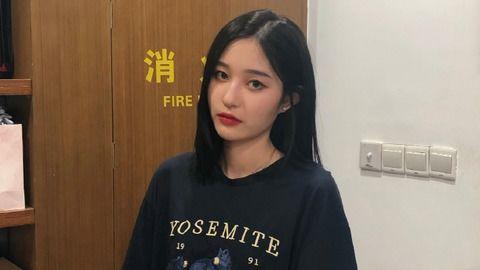 王奕在直播吃瓜,趣味横生瞬间回顾