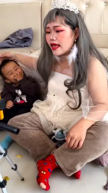 网红大姐带小孩唱歌,温馨亲子时刻感动网友