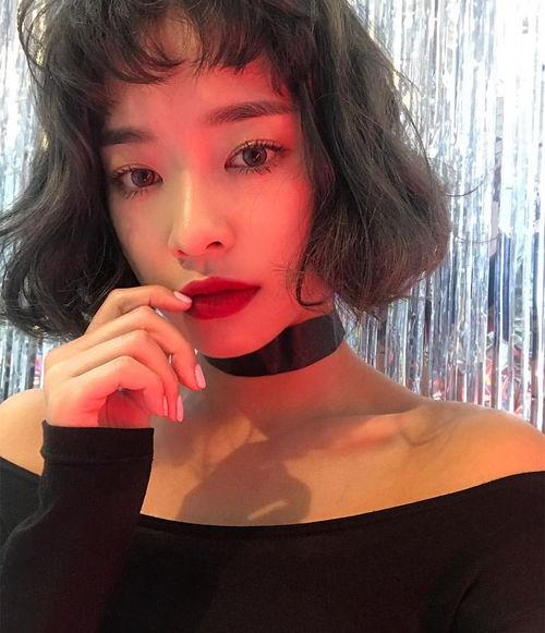 网红推荐的披发教程视频,轻松打造披肩长发，优雅气质一触即发